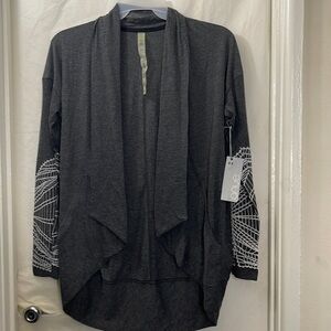 Onue Gray & White Cardigan Wrap Top Burnout Sleeves Medium Women’s NWT